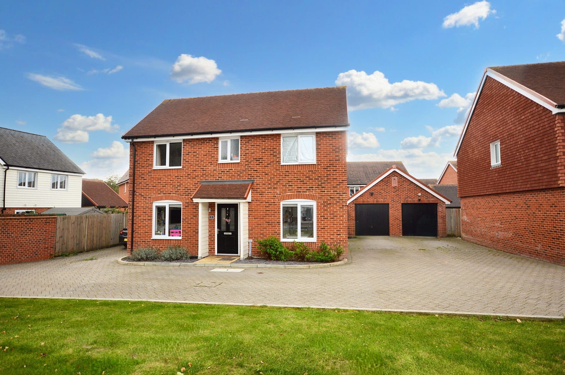 Rothbart Place, Sellindge, TN25