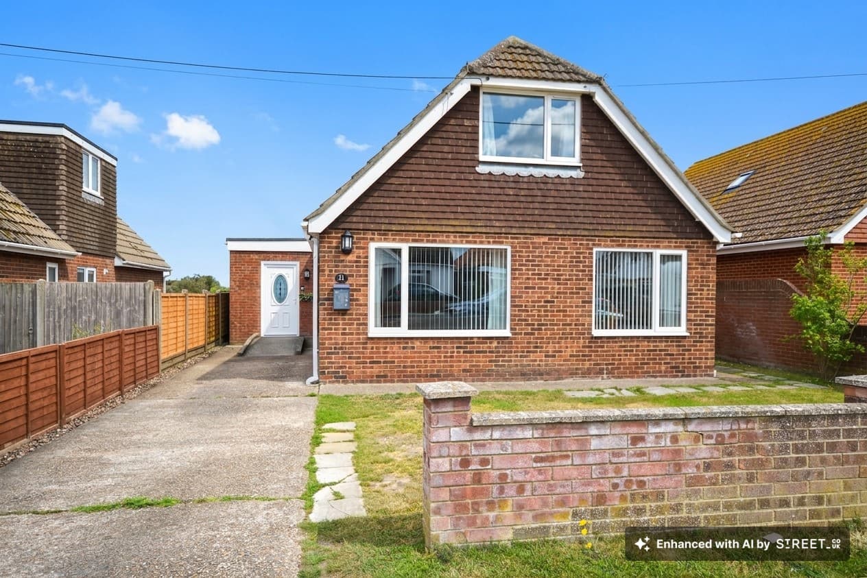 Roberts Road, Greatstone, TN28