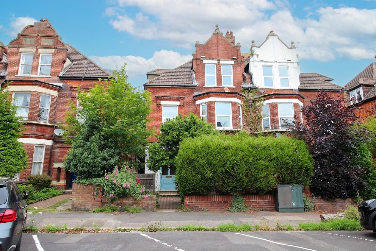 Kingsnorth Gardens, Folkestone, CT20