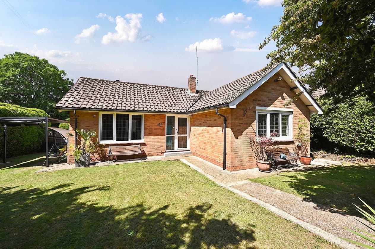 Faversham Road, Kennington, TN24