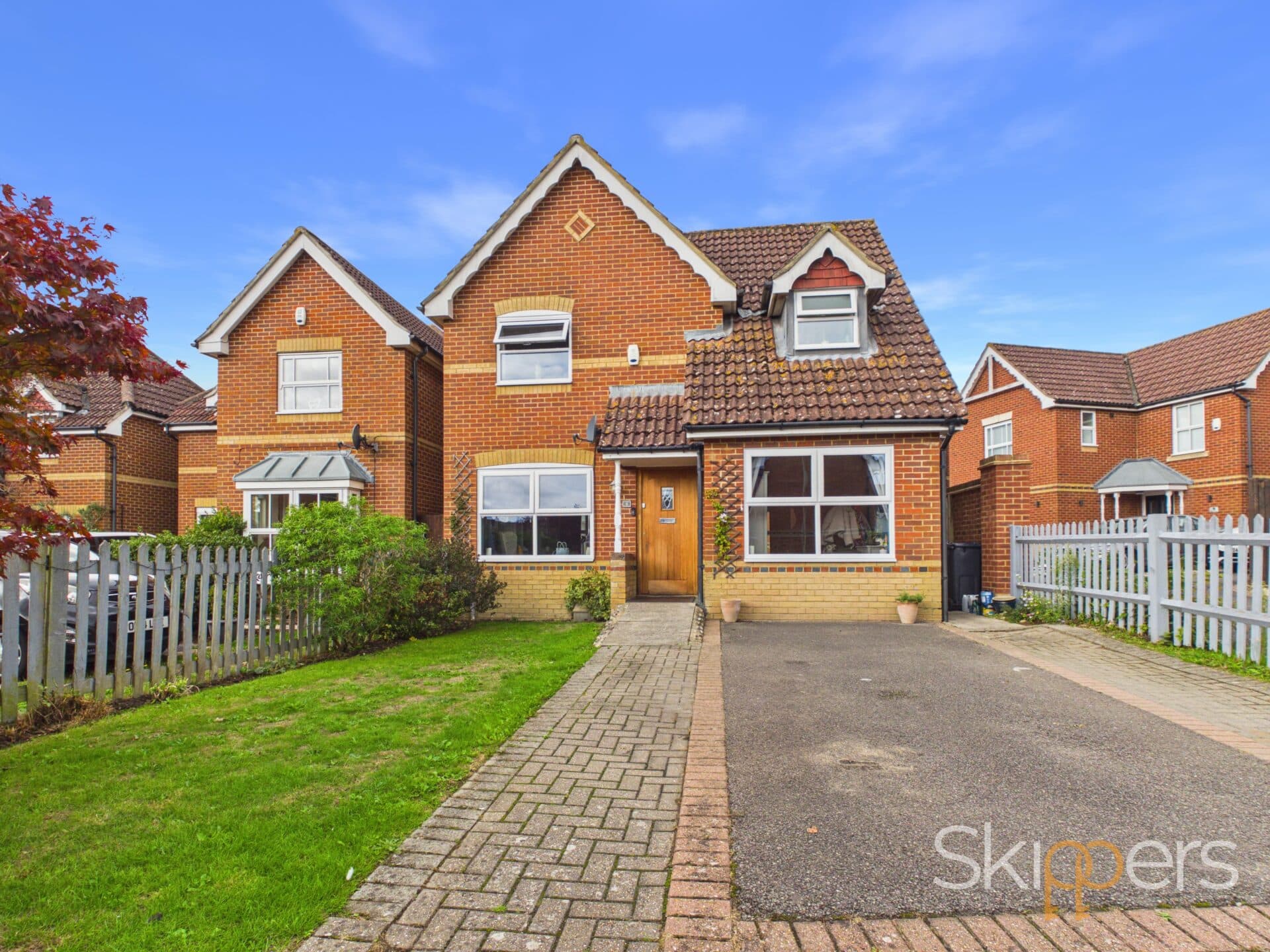 Siskin Close, Kennington, TN25