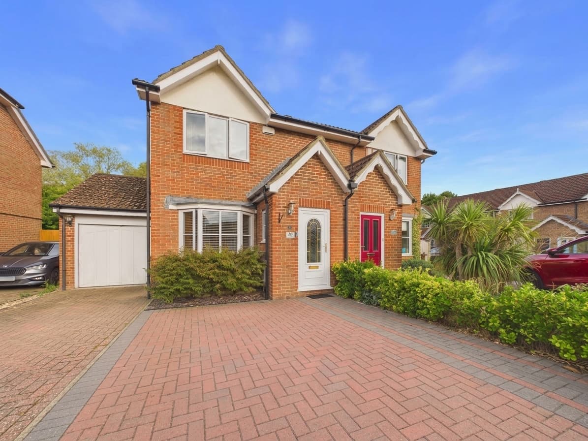 Manor House Drive, Kingsnorth, TN23